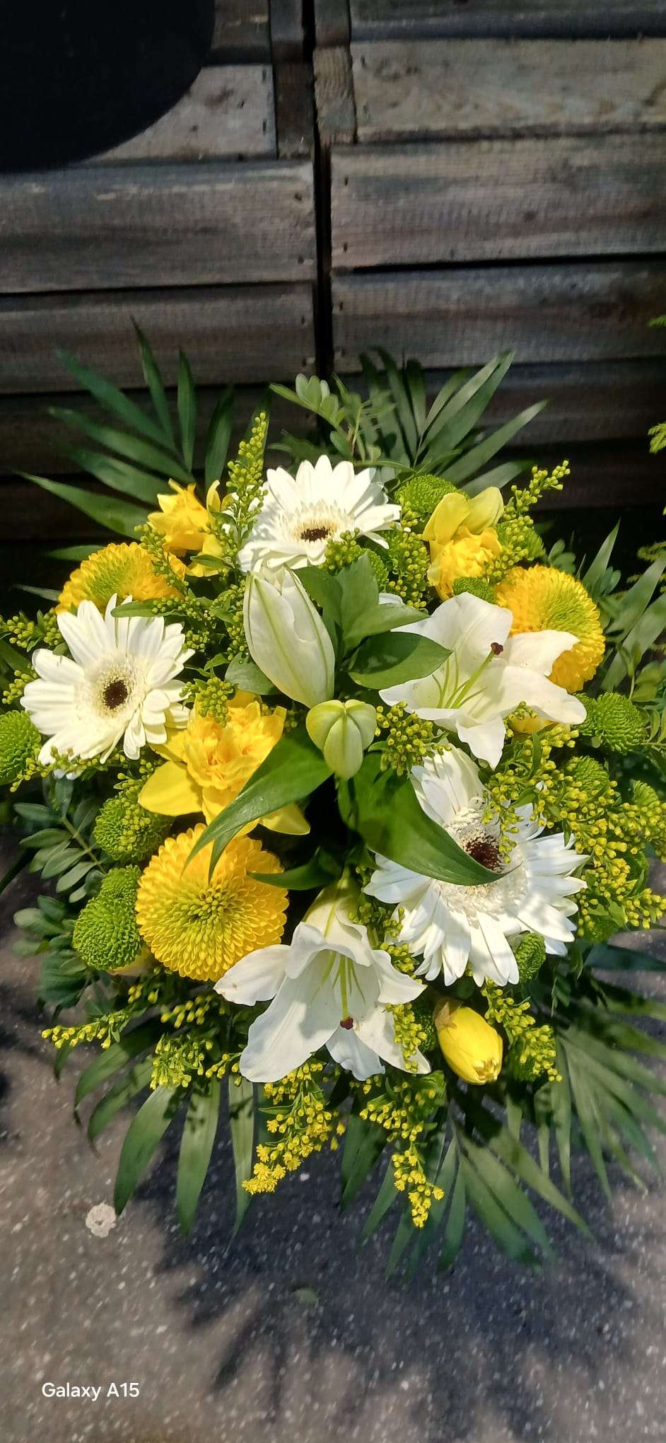 Bouquet Rayon de Miel - gerberas blancs, chrysanthèmes jaunes, lys blancs et solidago