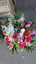 Bouquet Passion Fuchsia - gerbera fuchsia, roses rouges et giroflées mauves, relevés d'eucalyptus