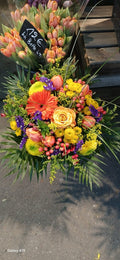 Bouquet Fête Solaire - gerbera orange, rose orange, tulipes, chrysanthèmes jaunes et statice violet